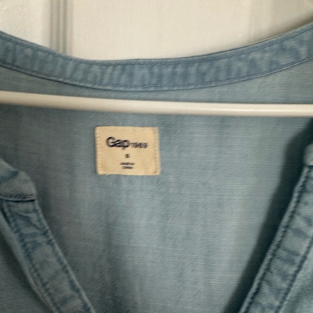 GAP Women's Soft Blue Cap Sleeve Blouse - Picture 2 of 4